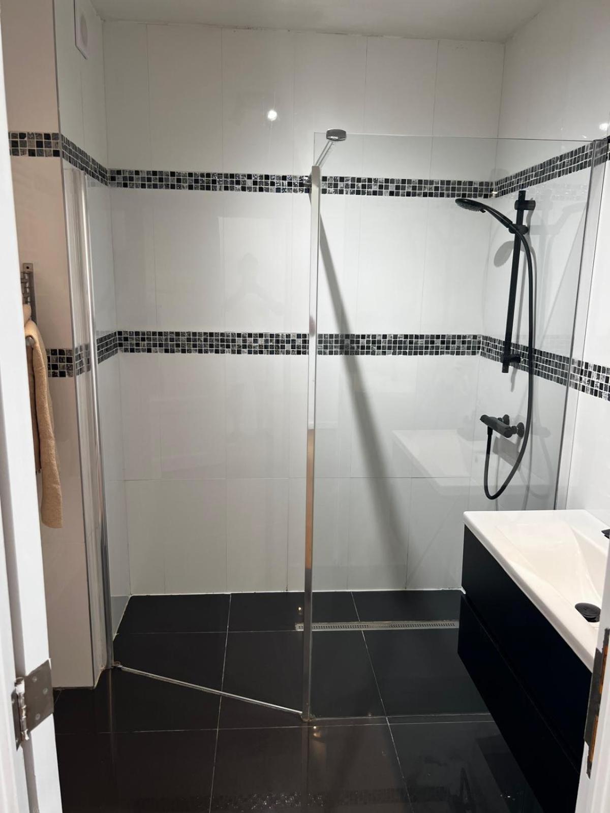 בריסל Wolu Suites מראה חיצוני תמונה